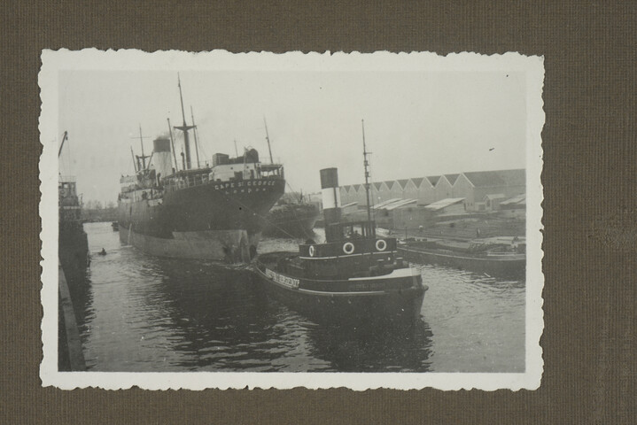 2001.1755; Omslag met vele foto's en knipsels van meest bergingsactiviteiten door Reederij v/h Gebroeders Goedkoop te Amsterdam in de periode 1929 / 1949; omslag