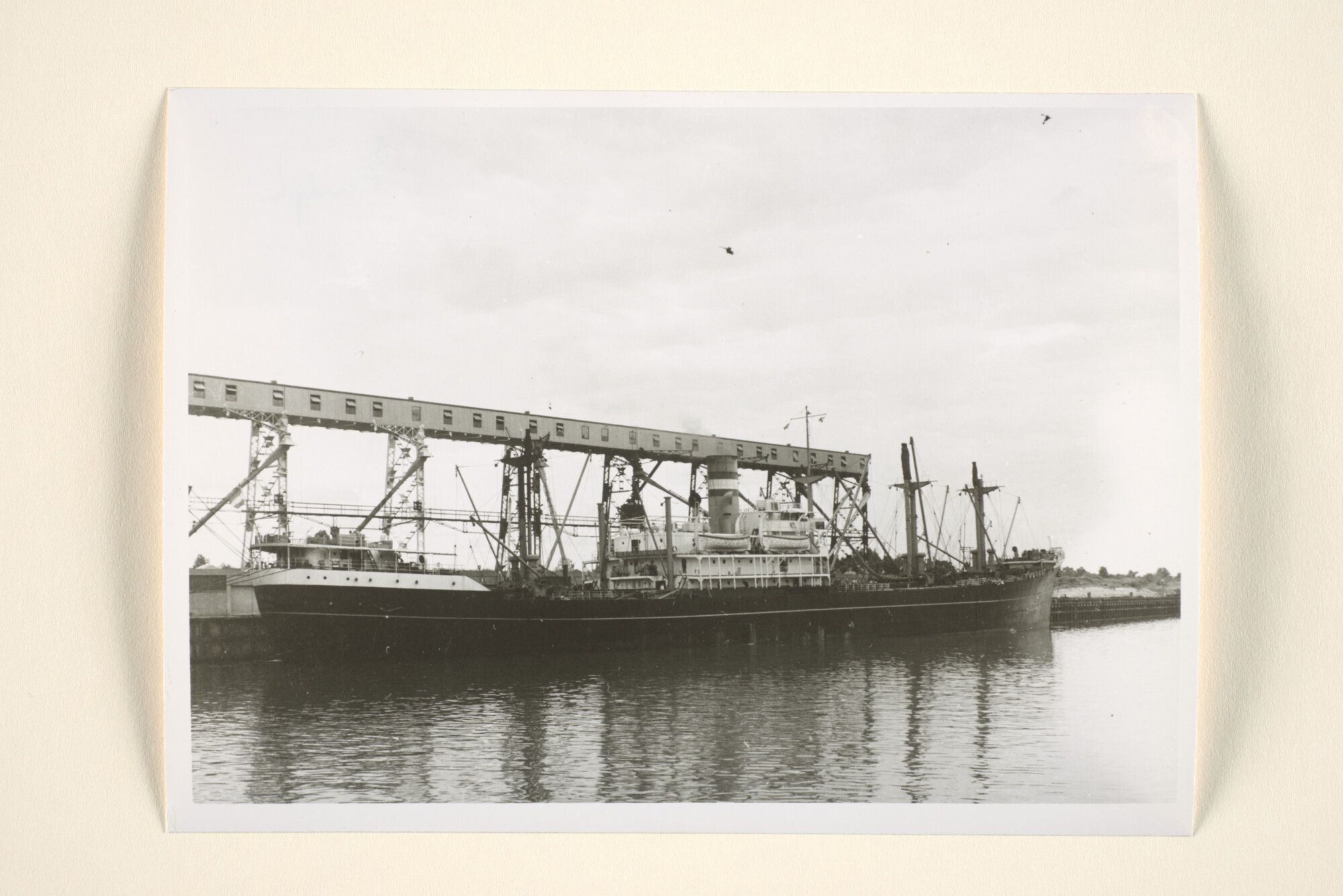 1995.5817; Een serie negatieven van het vrachtschip ss. Eemdijk; negatief