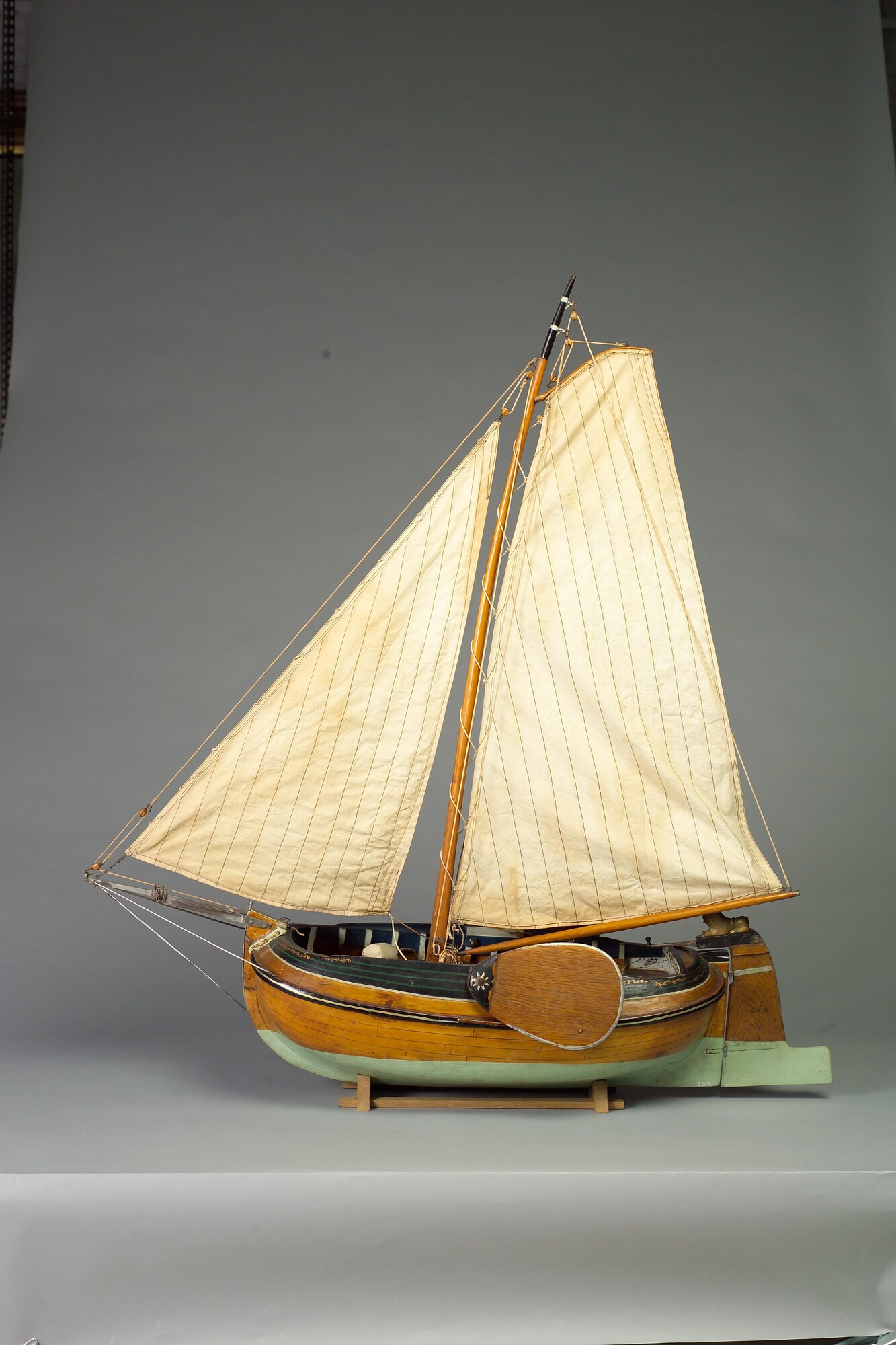 S.2639(01); Model van het Friese jacht Kikker; scheepsmodel