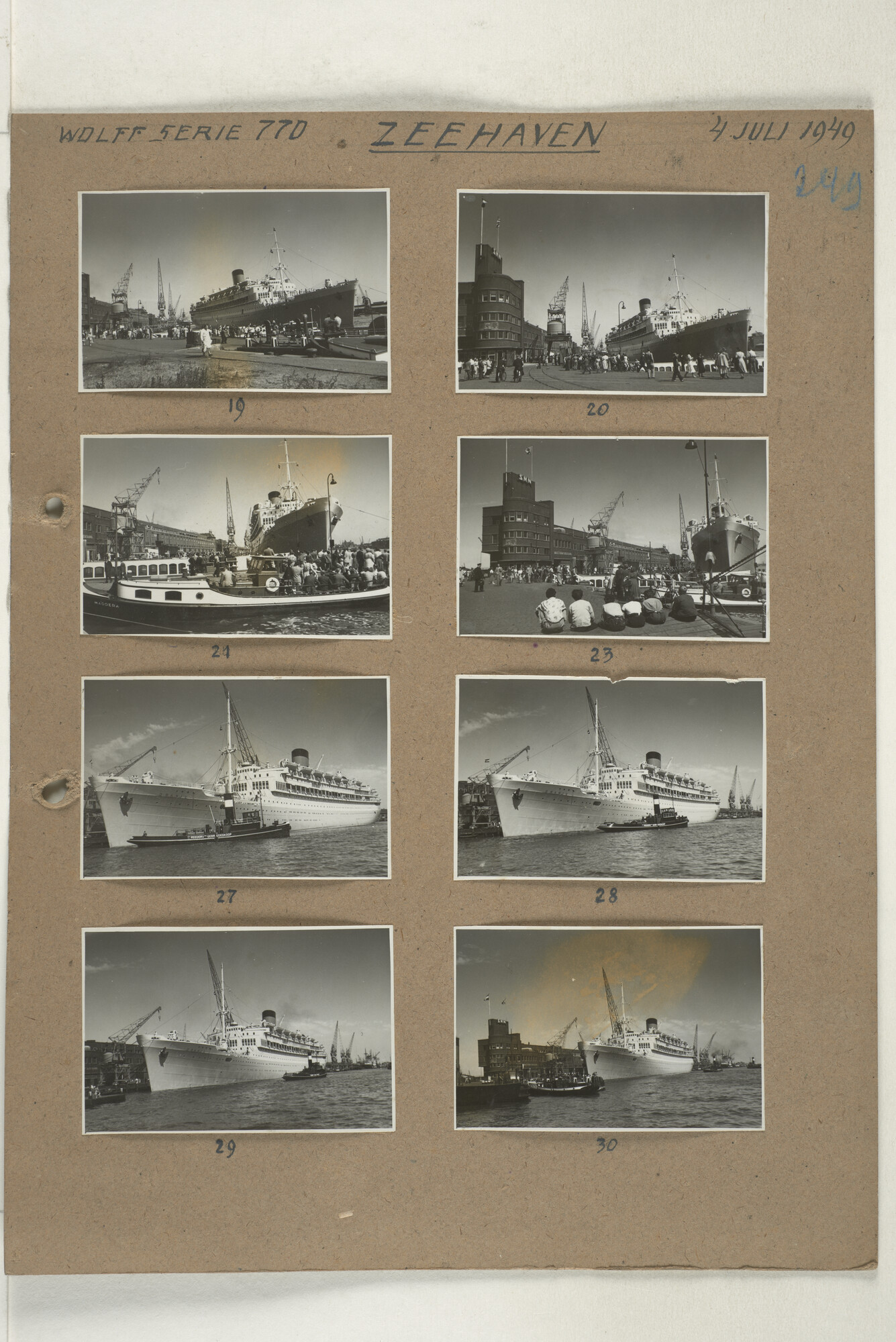 1998.2180; Omslag met een grote hoeveelheid proef foto's gemaakt in opdracht van de Gemeente Handelsinrichtingen in Amsterdam en de Koninklijke Hollandsche Lloyd te Amsterdam.; omslag