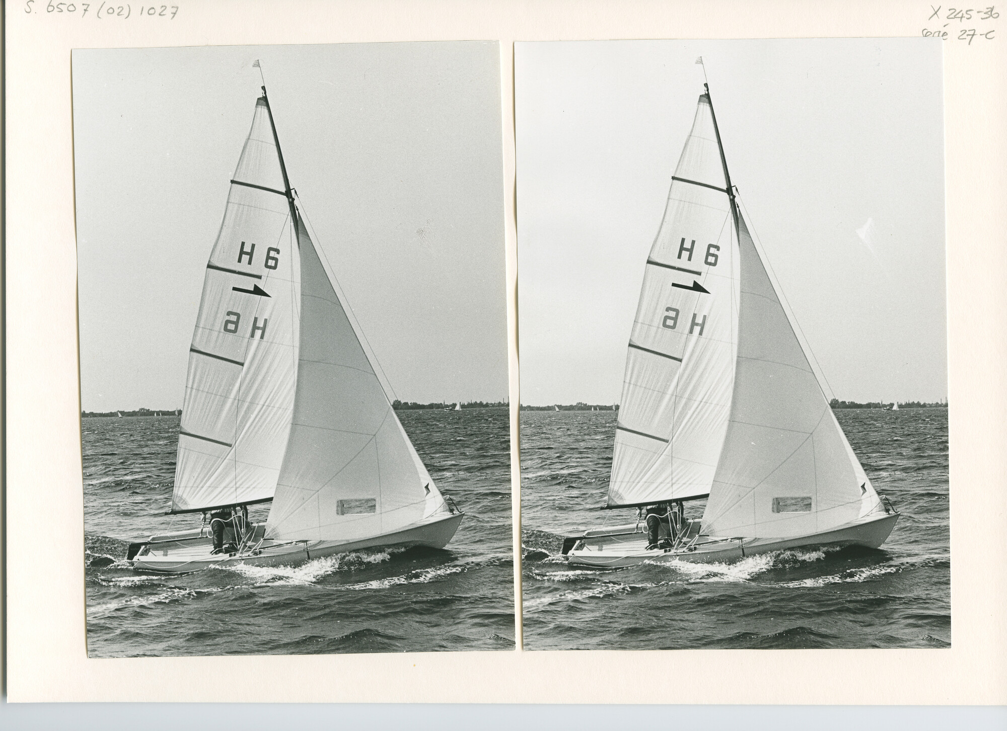 S.6507(02)1027.05; Zwart-wit foto van de Clipper-klasse op de Westeinderplassen; foto