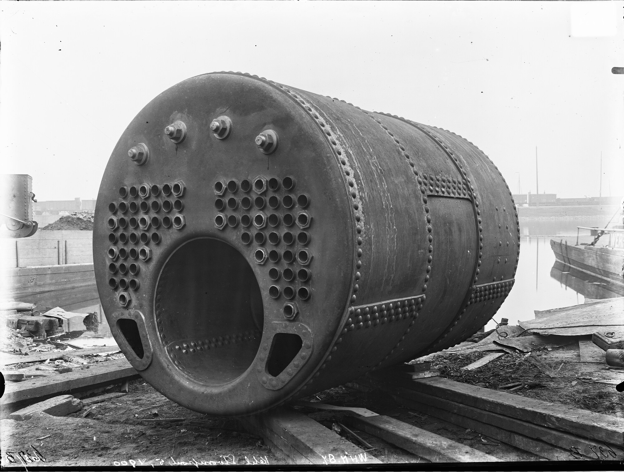 S.1156(06)289a; Glasnegatief van stoomketel (nummer 53) voor de Gemeentestoompont no 5; negatief