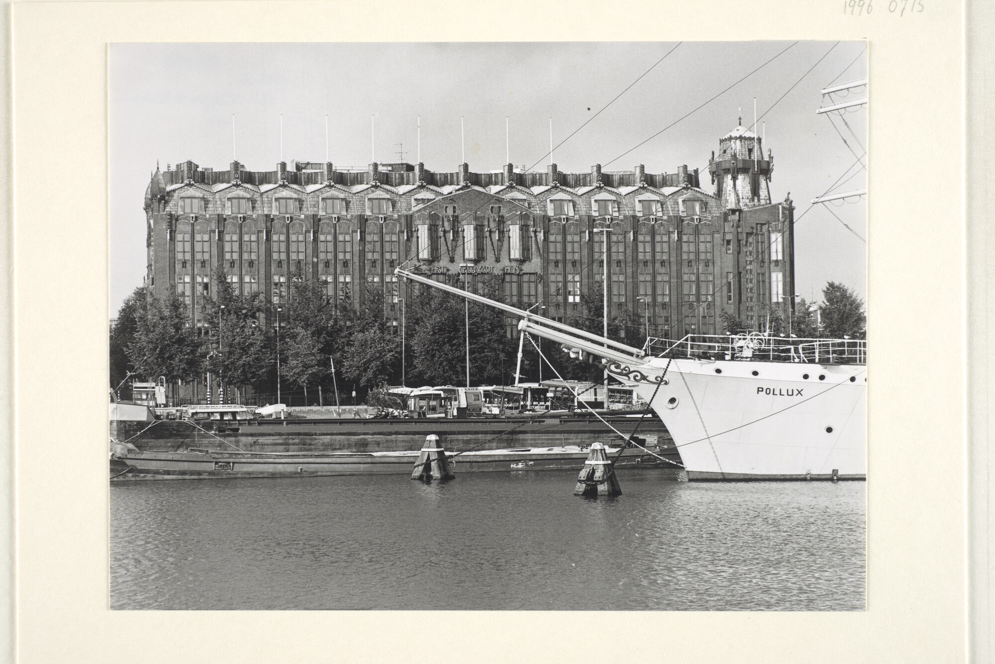 1996.0715; Het opleidingsschip voor de koopvaardij Pollux van de Lagere Zeevaartschool [...]; foto