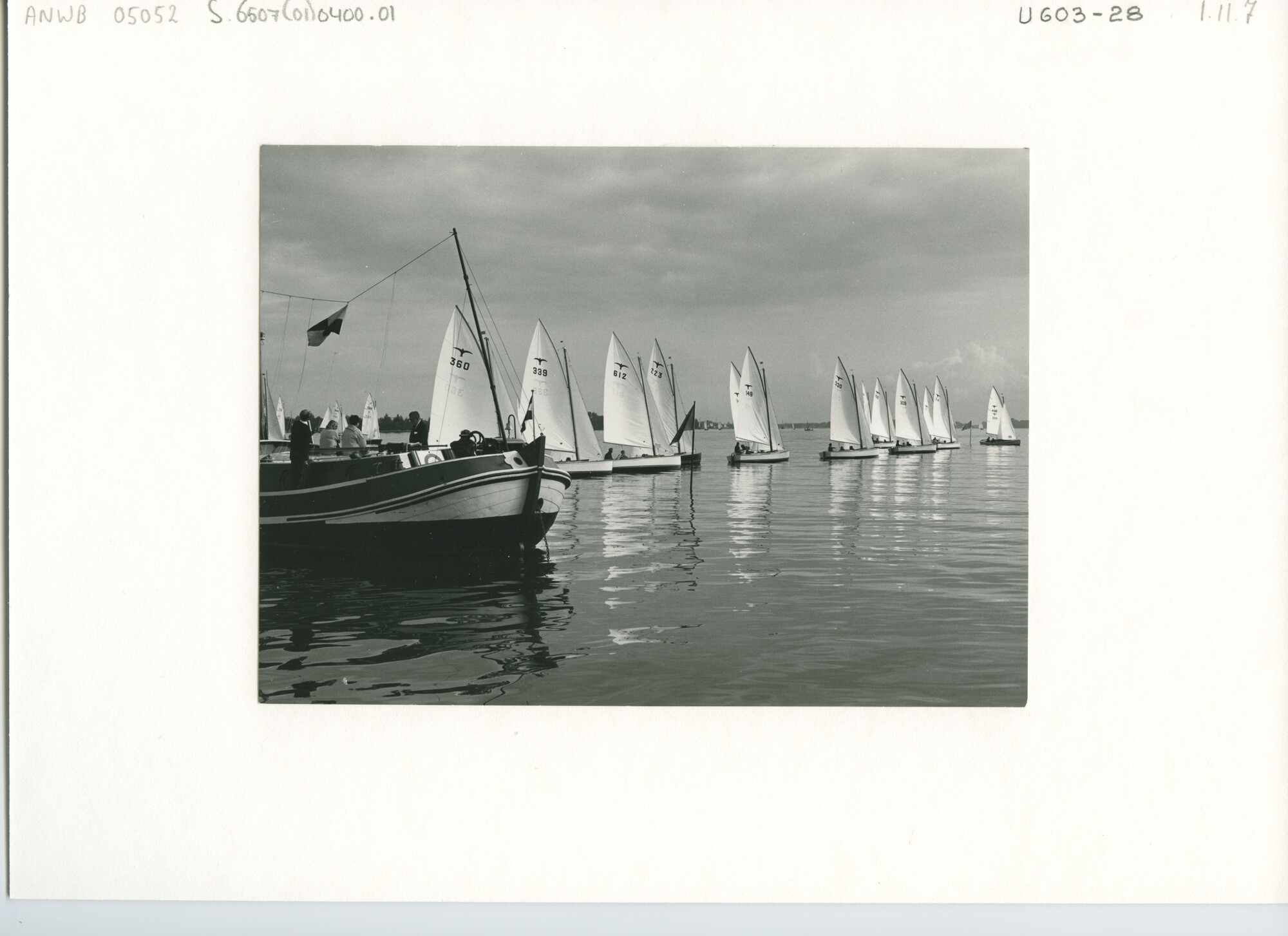 S.6507(01)0400.01; Foto van het Nederlands Kampioenschap Valken 1967 op de Westeinderplassen; foto
