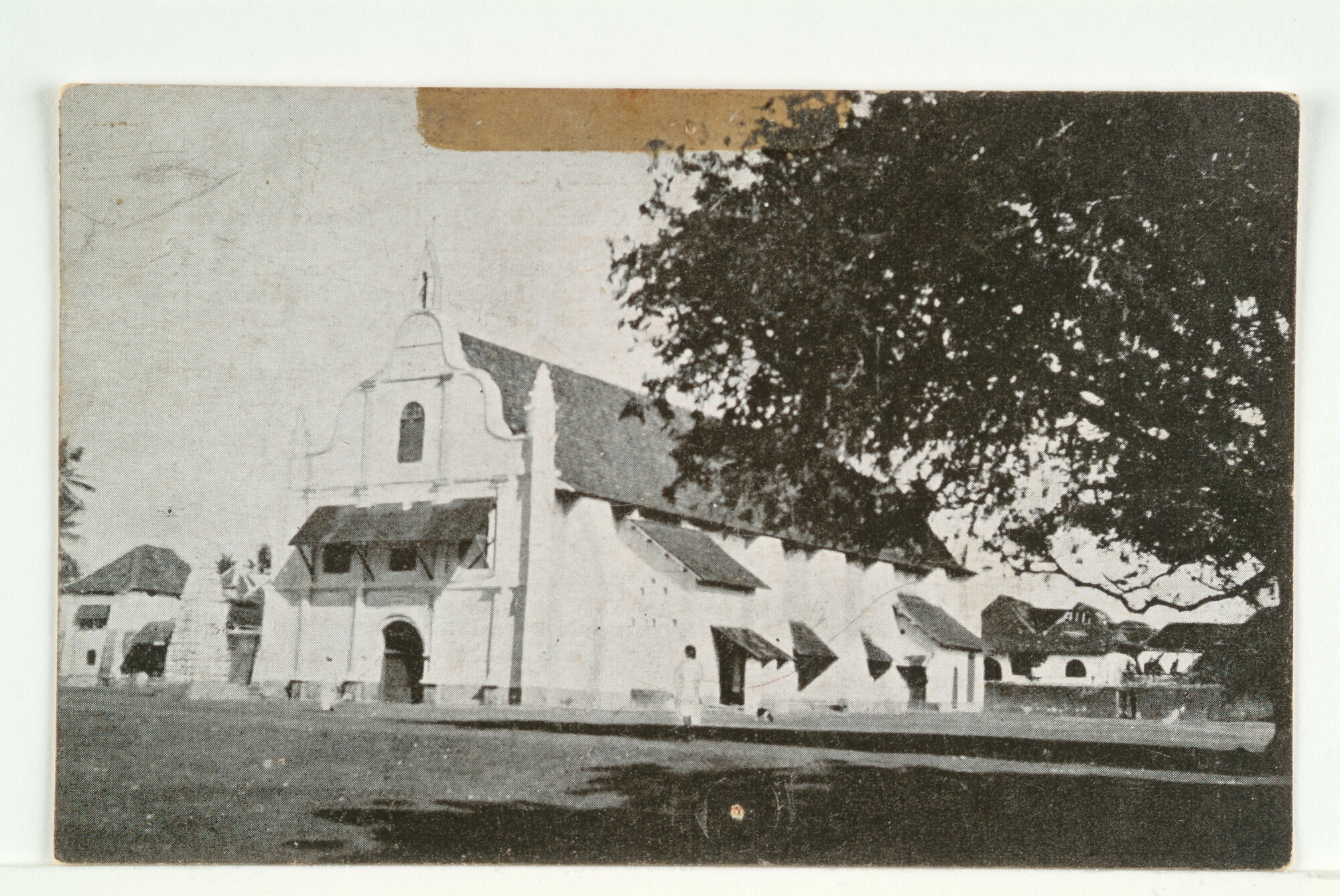 2003.1080; De Sint Francisuskerk in Cochin,  tussen 1663 en 1795 Nederlandse Hervormde kerk; prentbriefkaart