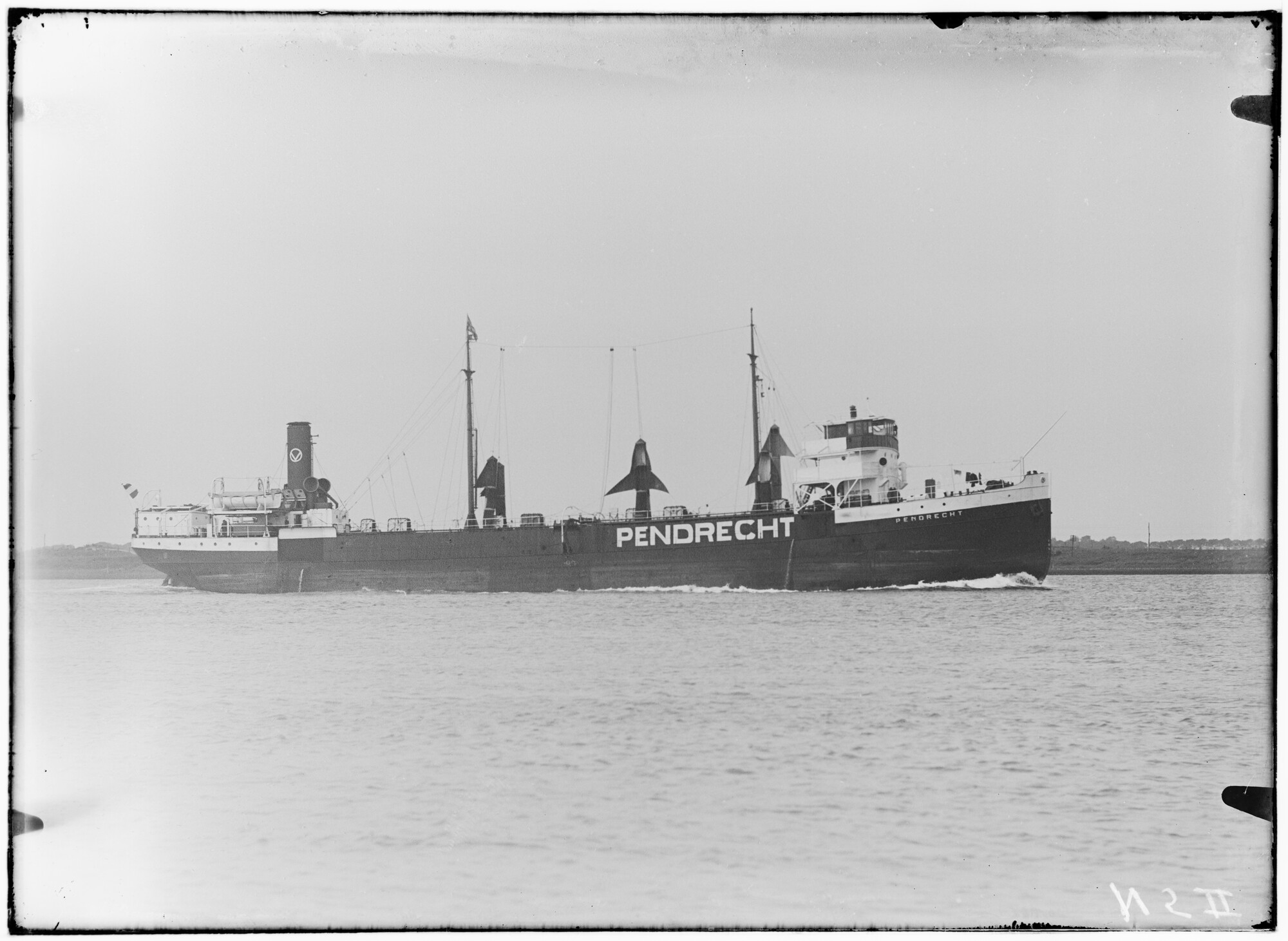 2018.1500; Glasnegatief van het vrachtschip Pendrecht (Nederlands, 1916); glasnegatief