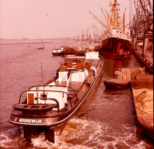 S.9100(0135); Het binnenvaartschip ms. 'Noordwijk' van de NRM; diapositief