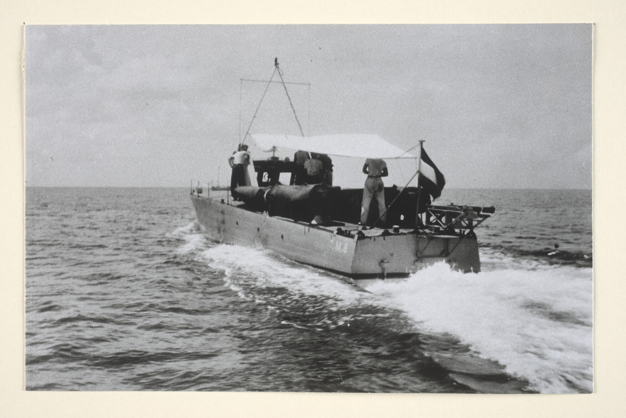 1995.1306; Reproductiefotos van motortorpedoboot TM 8 tijdens oefeningen in de [...]; fotoreportage