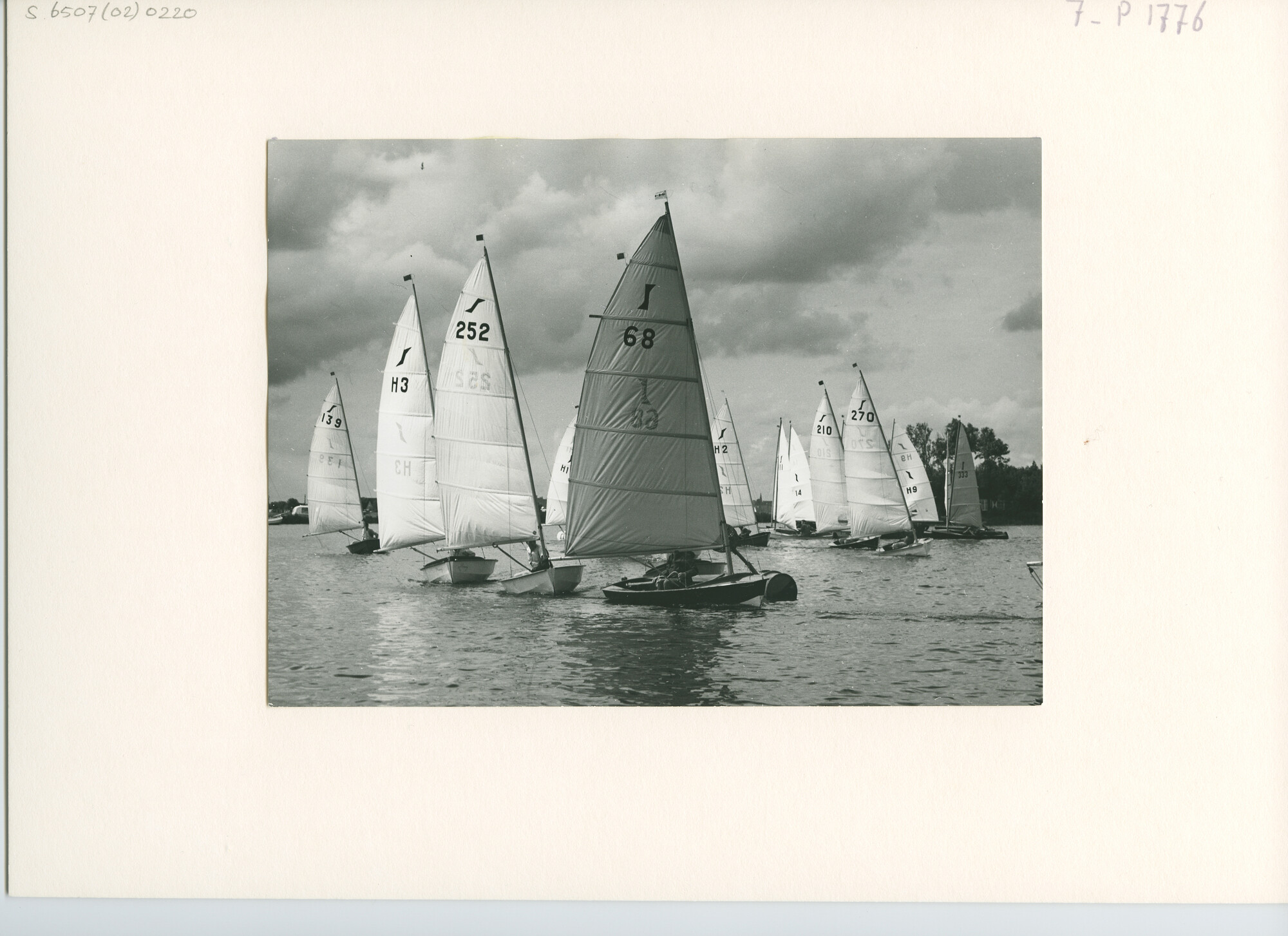 S.6507(02)0220.04; Zwart-wit foto van de Solo-klasse in de Kaagweek 1962; foto