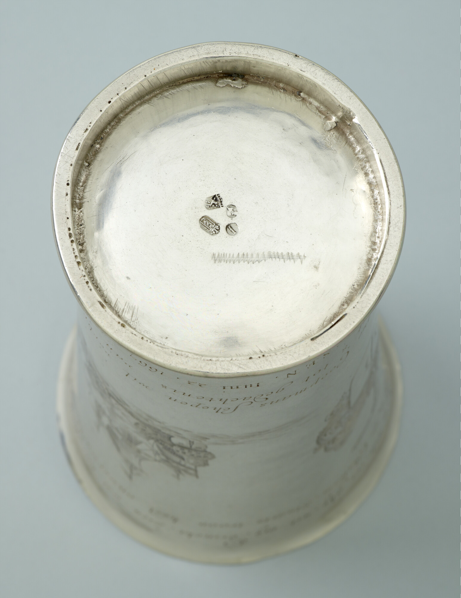 1990.0939; Zilveren beker, gemaakt naar aanleiding van de Tocht naar Chatham; drinkbeker