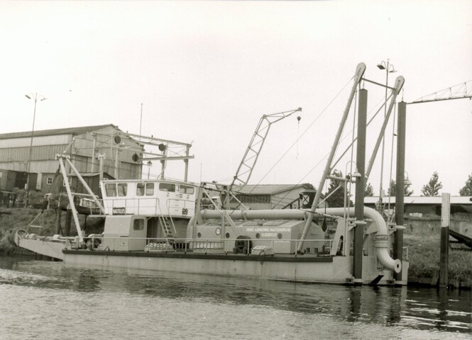 S.5219(12)0702; Foto's van de snijkopzuiger 'Nautilus' van Prins Aanneming Maatschappij uit Sliedrecht, in reparatie/verbouwing bij de ASM; fotoreportage