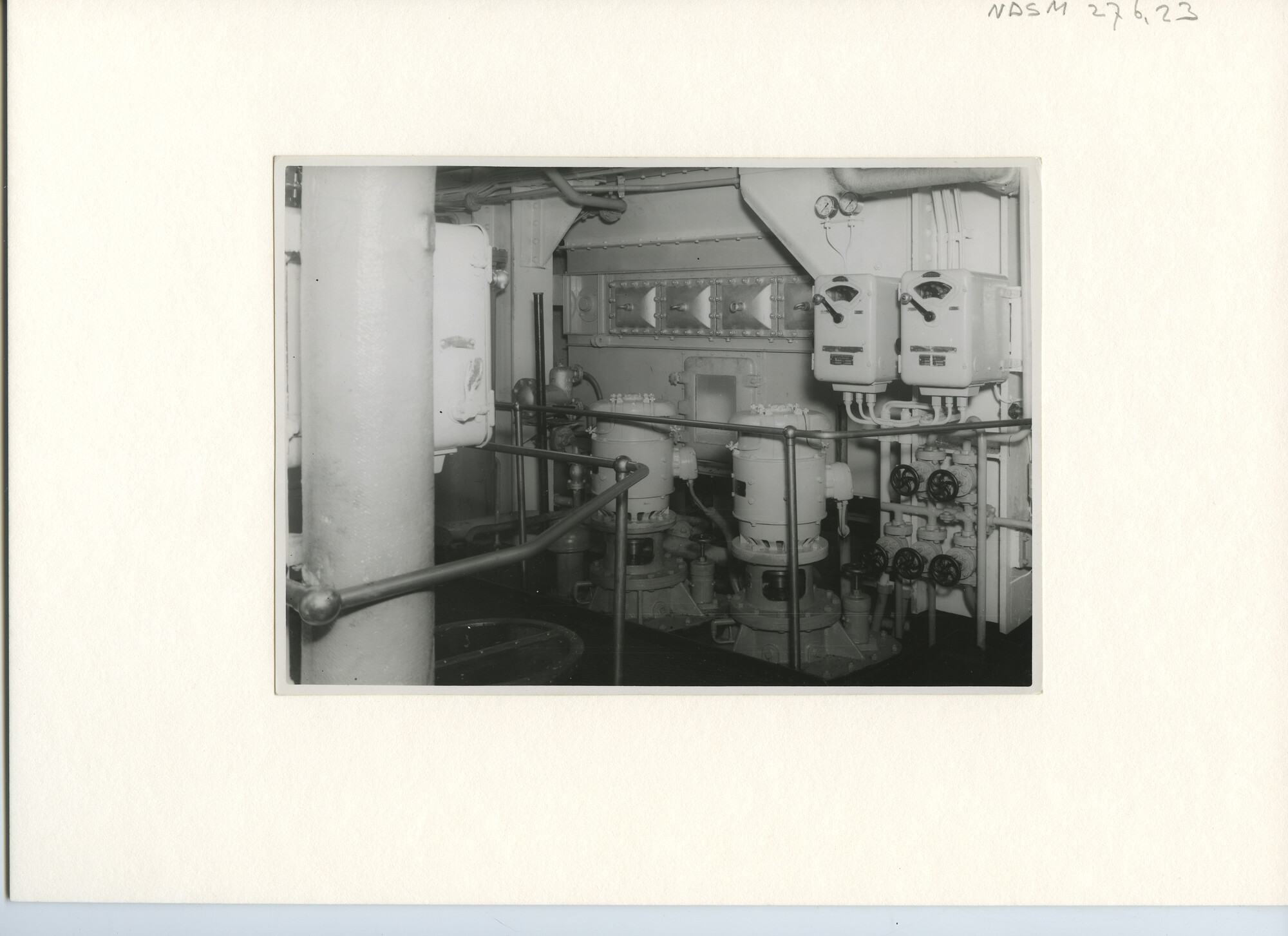 S.5444(1518)12; Interieurfoto van de machinekamer van het passagiersschip tes Viacheslav Molotov; foto