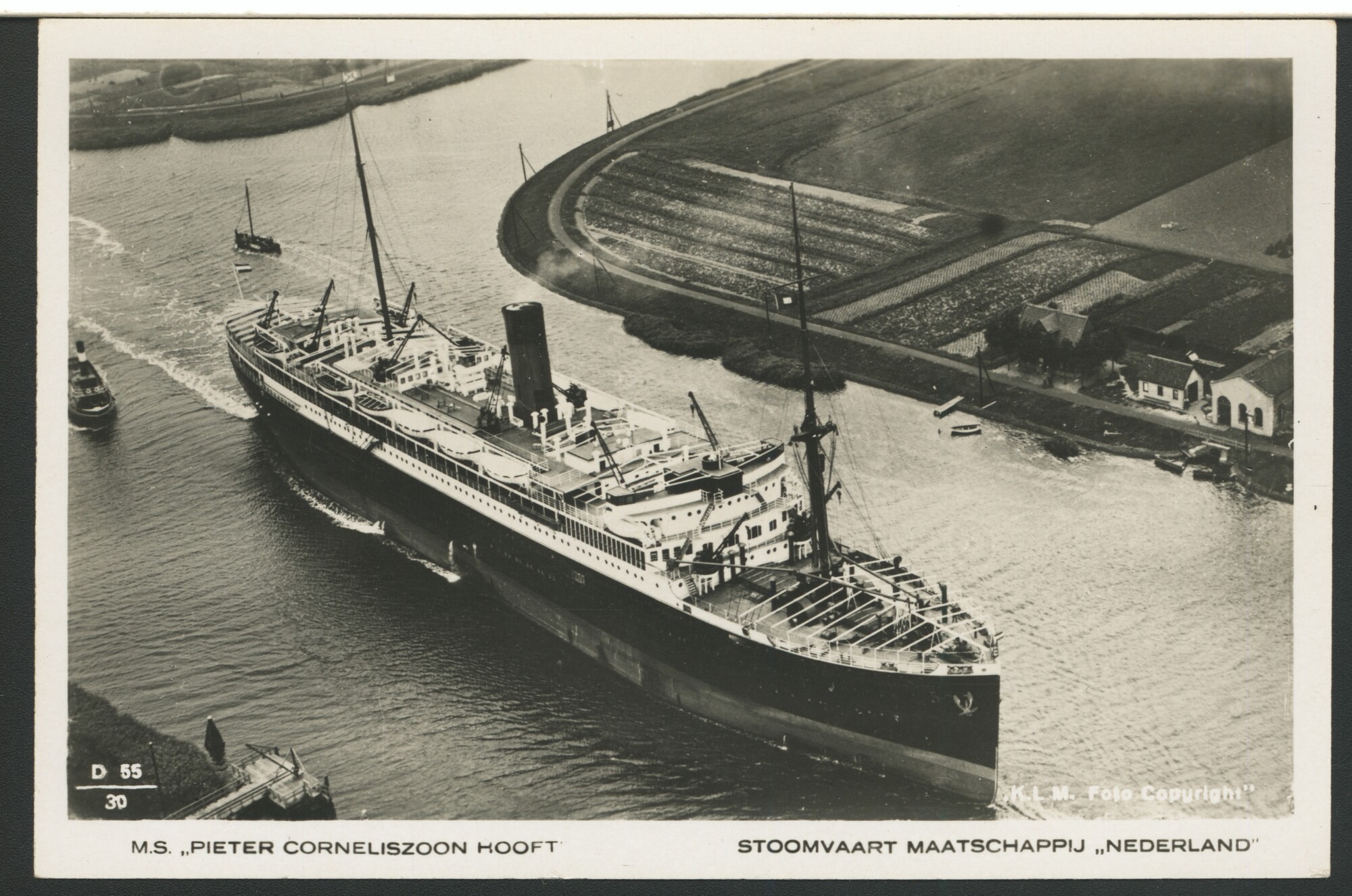 S.4380(04)035; Luchtfoto van het mailschip ms. P.C. Hooft van de SMN; prentbriefkaart