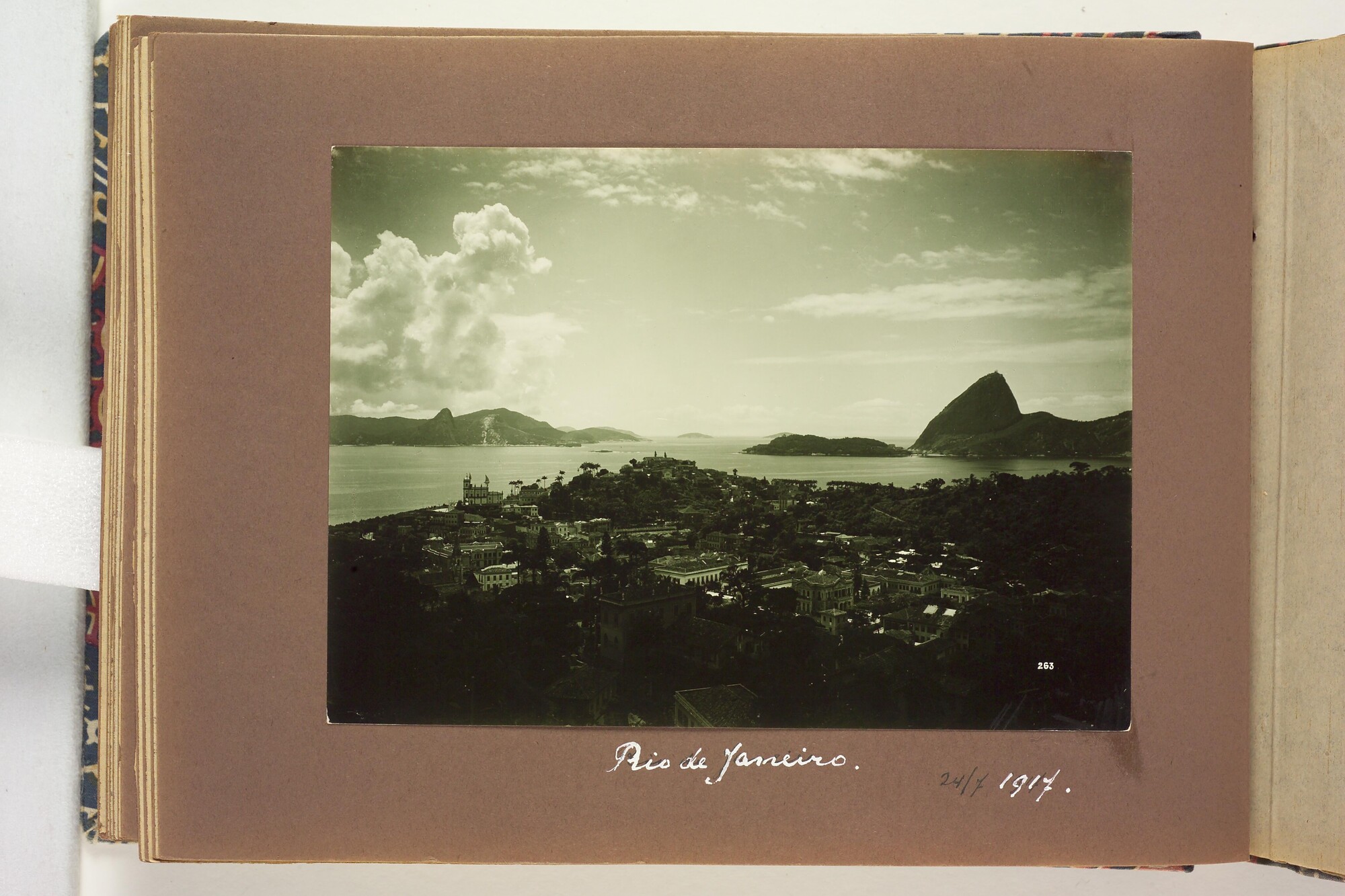 S.5679(01); Album van C.R. van Blijenburgh met foto's gemaakt tijdens reizen tussen 1901; fotoalbum