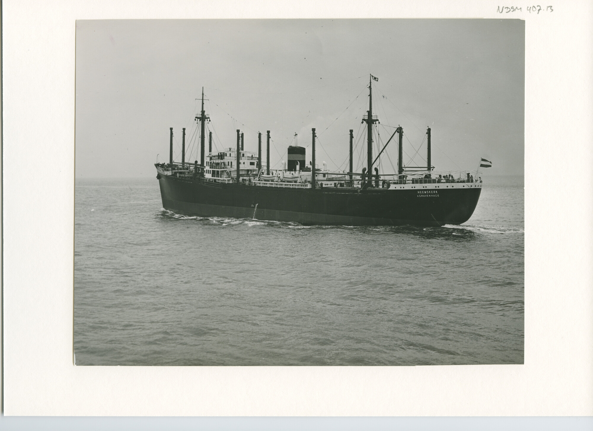 S.5444(1757)2; Foto van het vrachtschip ms. Heemskerk tijdens de proefvaart; foto