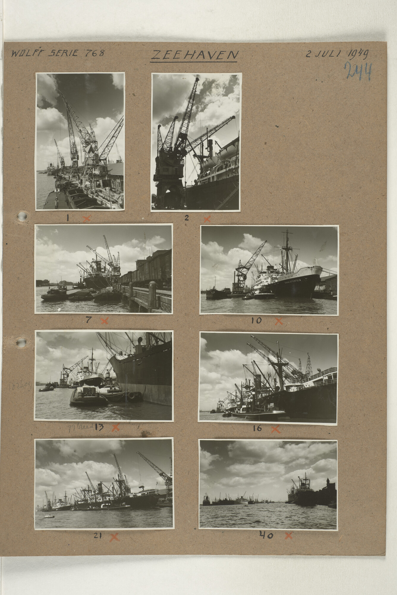 1998.2180; Omslag met een grote hoeveelheid proef foto's gemaakt in opdracht van de Gemeente Handelsinrichtingen in Amsterdam en de Koninklijke Hollandsche Lloyd te Amsterdam.; omslag