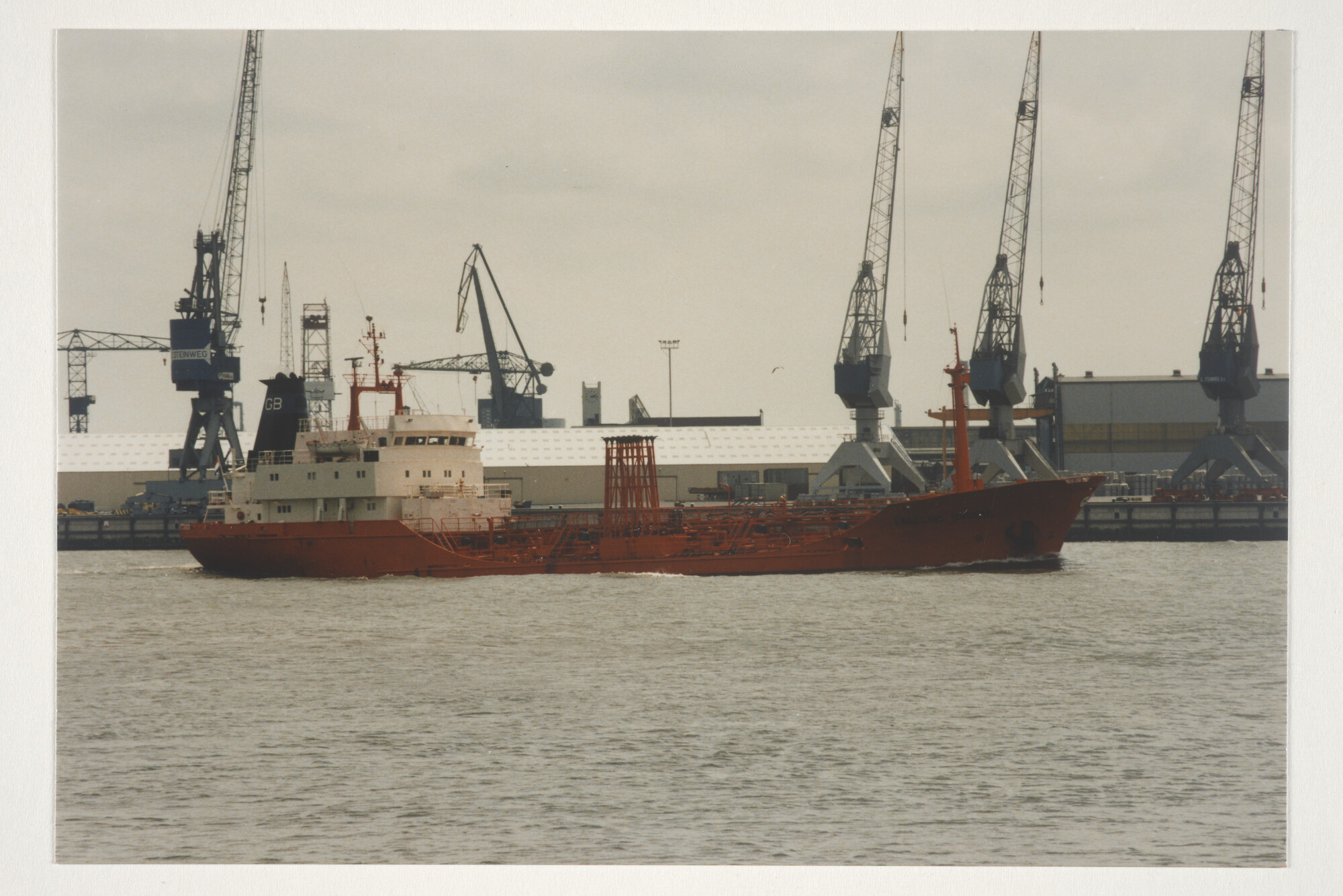 2000.0848; Kleurenfoto van de chemicaliëntanker ms. Engelina Broere (ex- Chemtrans Arcturus) van Gebroeders Broere [...]; foto