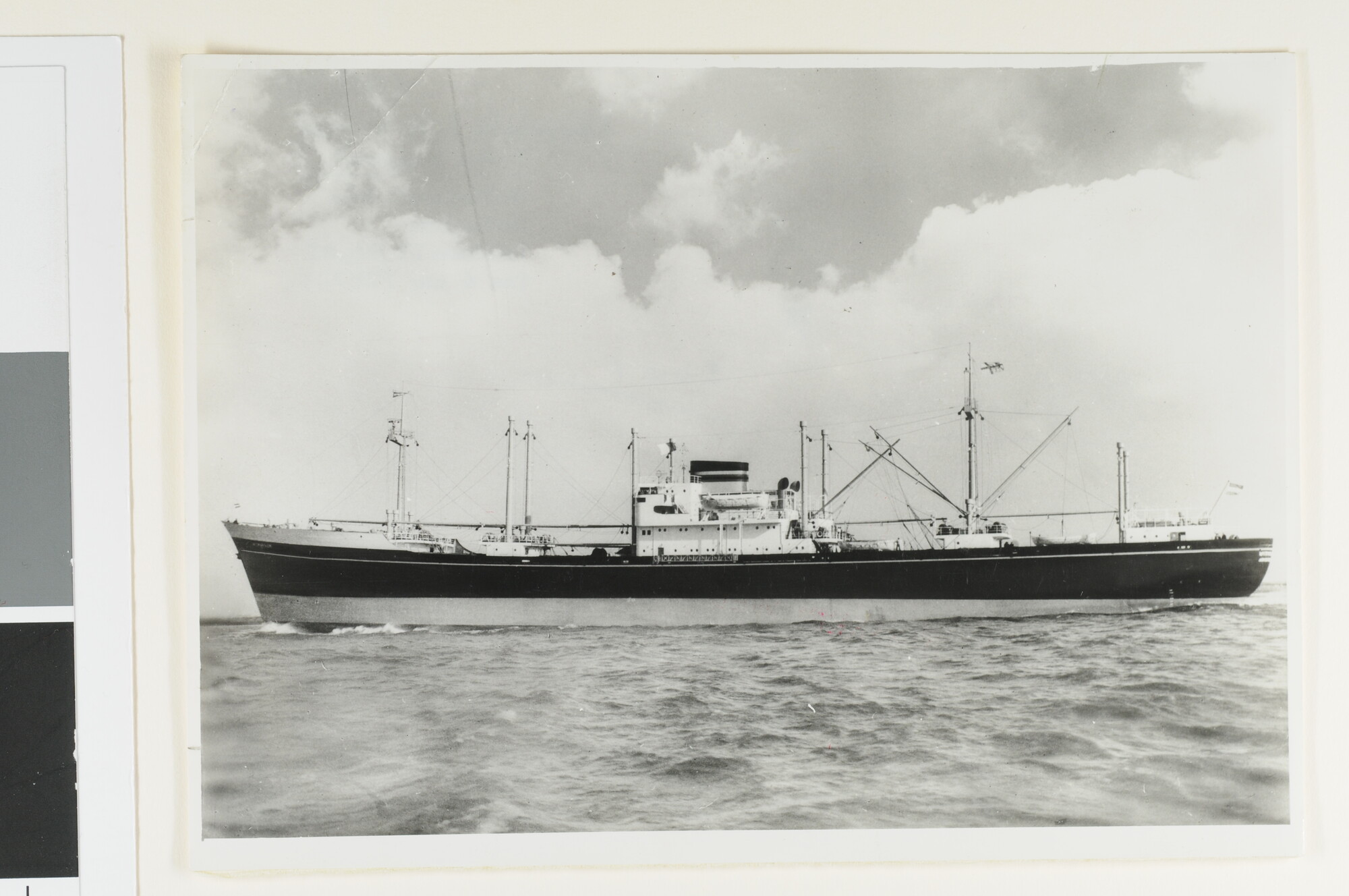 S.7032(031); Het vrachtschip ms. 'Witmarsum' van de NV; foto