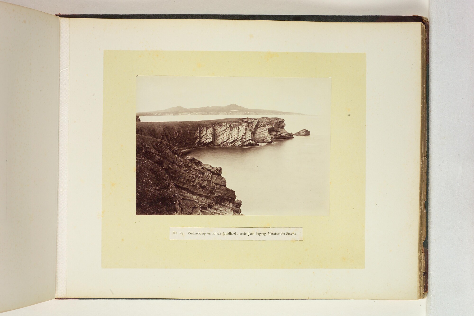 S.2956(09); Album met foto's van de Tweede Noordpoolexpeditie van de Willem Barents; fotoalbum