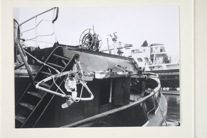 S.5219(12)0530; Aanvaringsschade (in- en exterieur) van de havensleepboot 'Hermina E. Goedkoop' (21) van Reederij v/h Gebroeders Goedkoop [...]; fotoreportage