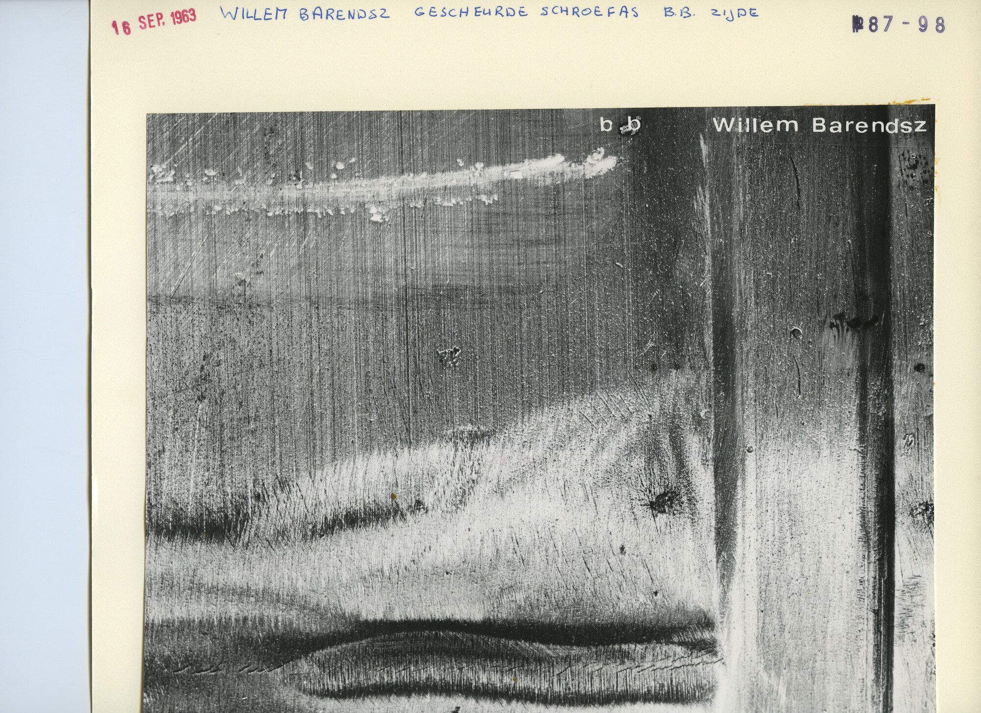 S.5444(04144)08; Foto van de gescheurde schroefassen van het walvismoederschip ms. Willem Barendsz (II); foto