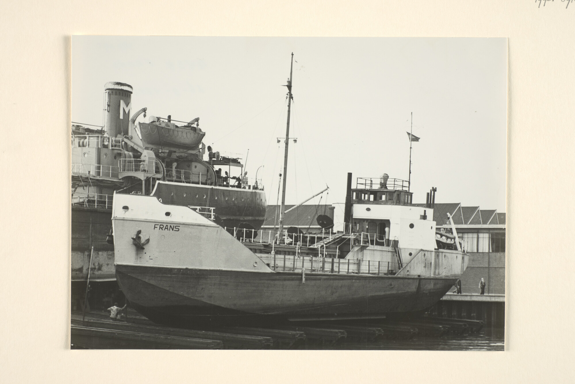 1996.0910; De kustvaarttanker ms. 'Frans' van Furness' Scheepvaart & Agentuur Maatschappij (Teerbedrijf Uithoorn) [...]; foto