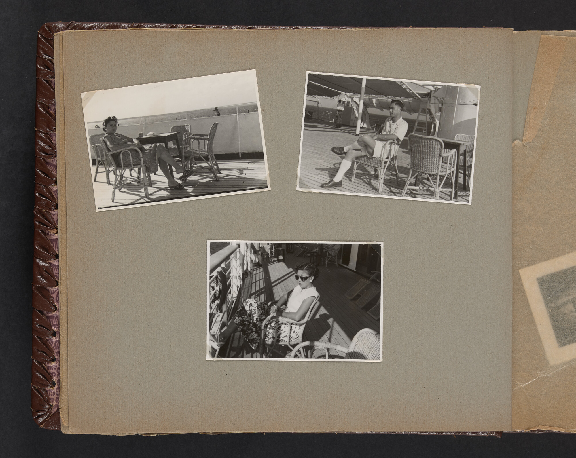 2019.0671; Fotoalbum van het echtpaar Jan van der Meer Mohr en Johanna van der Meer Mohr-van Ruler van hun reis op ms. Oranje van Tandjong Priok naar Amsterdam tussen 18 december 1953 en 7 januari 1954; fotoalbum