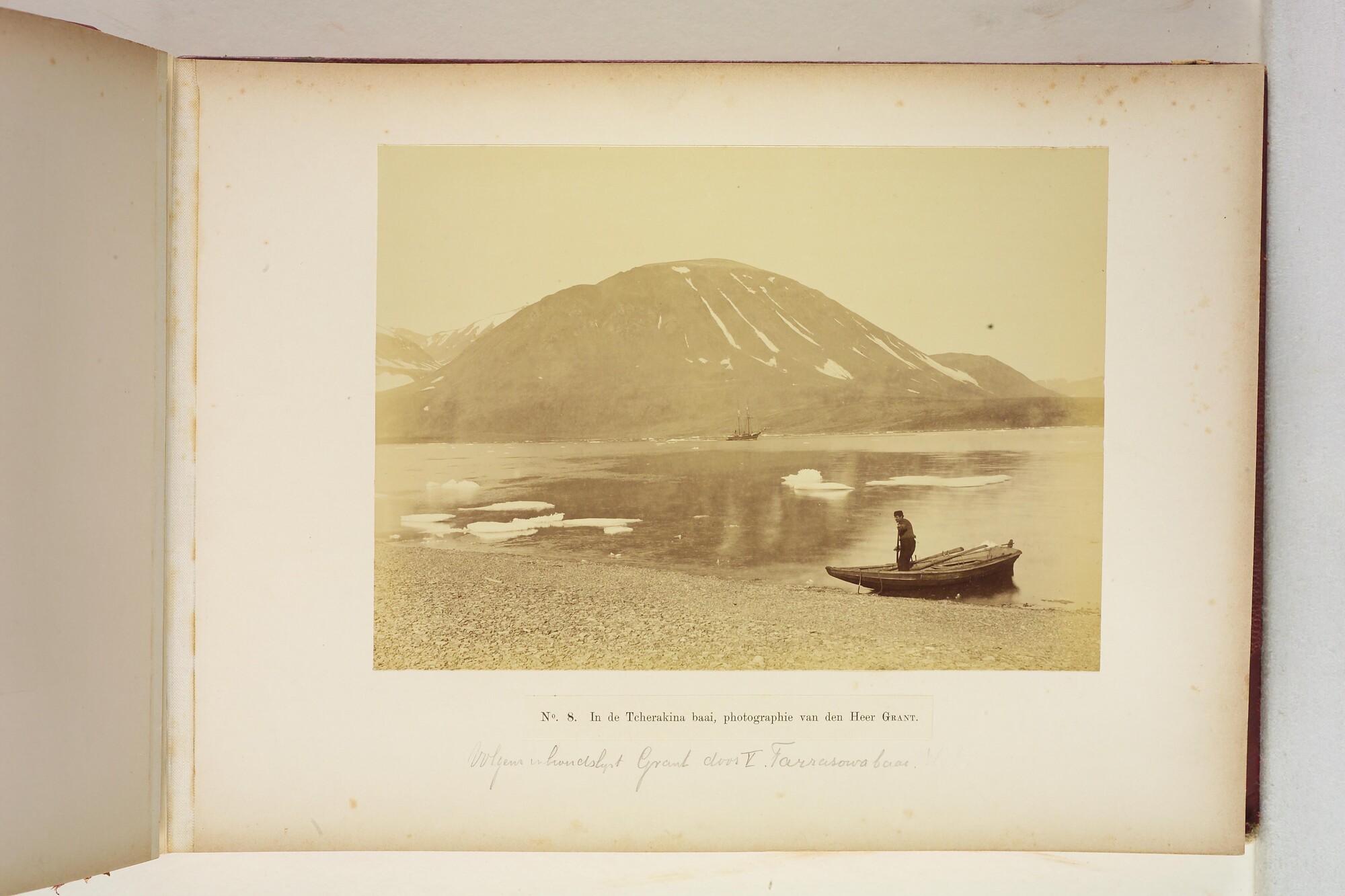 A.0345(06); Album met foto's van de Zesde Noordpoolexpeditie van de Willem Barents in 1883; fotoalbum
