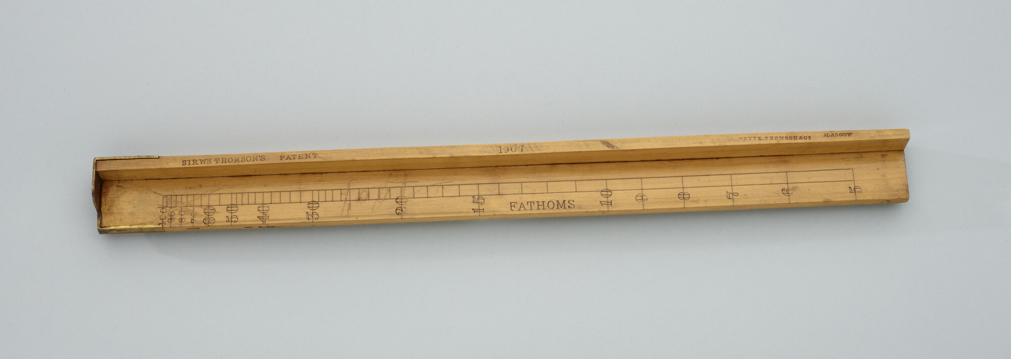 RB.0748(10); Palmhouten schaal voor het aflezen van het Thomsonlood, door Whyte, Thomson & Co, Glasgow, 1900-25; Thomsonlood