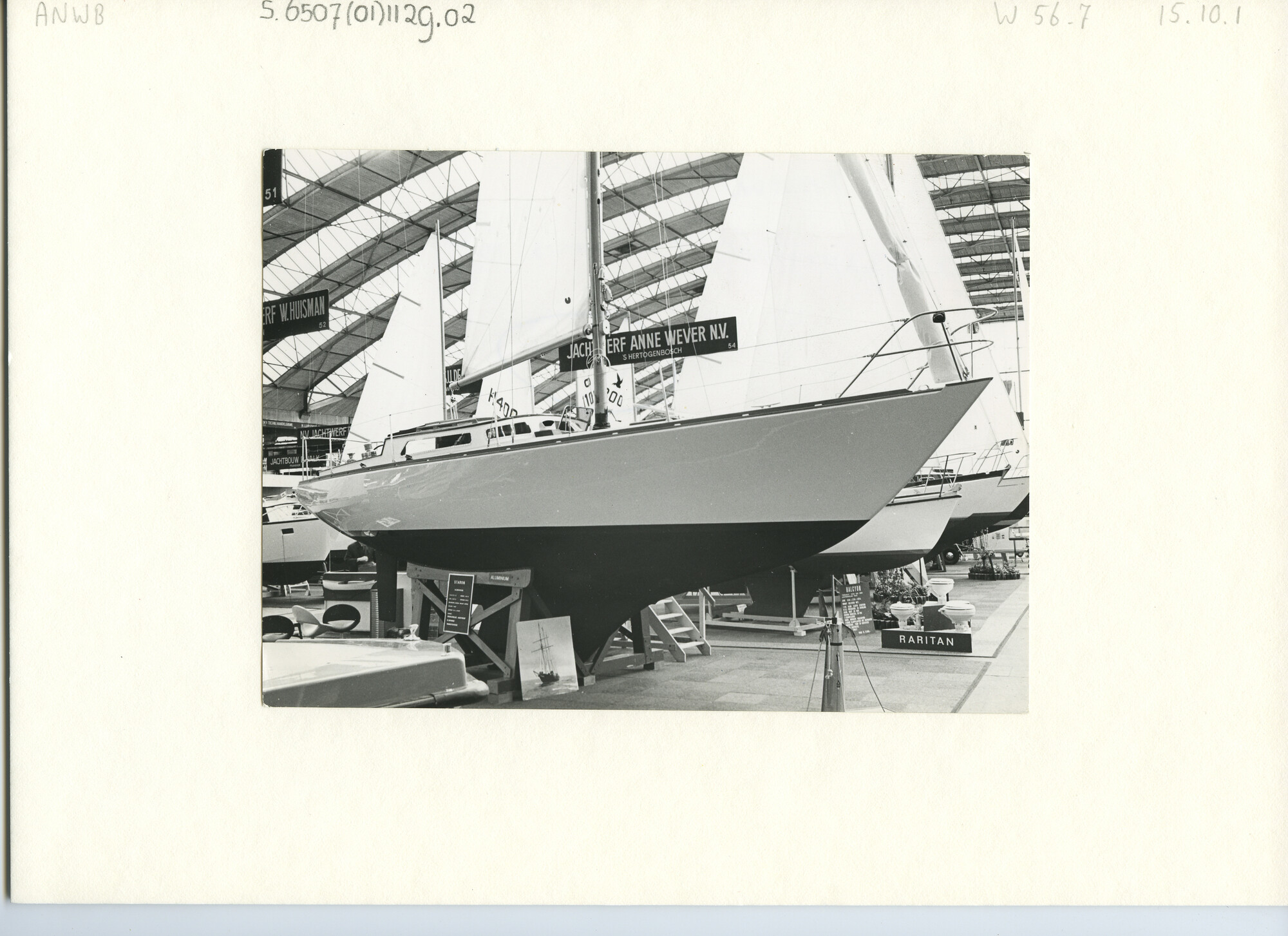 S.6507(01)1129.02; Foto van de HISWA 1968: diverse stands van jachtwerven Veere; foto
