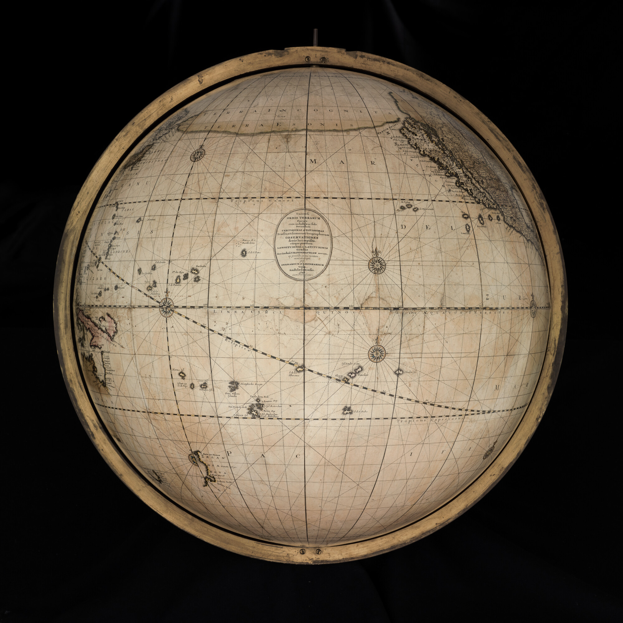 S.1766(01); Aardglobe van 62 cm. in doorsnede door Gerard en Leonard Valk, 1745; globe