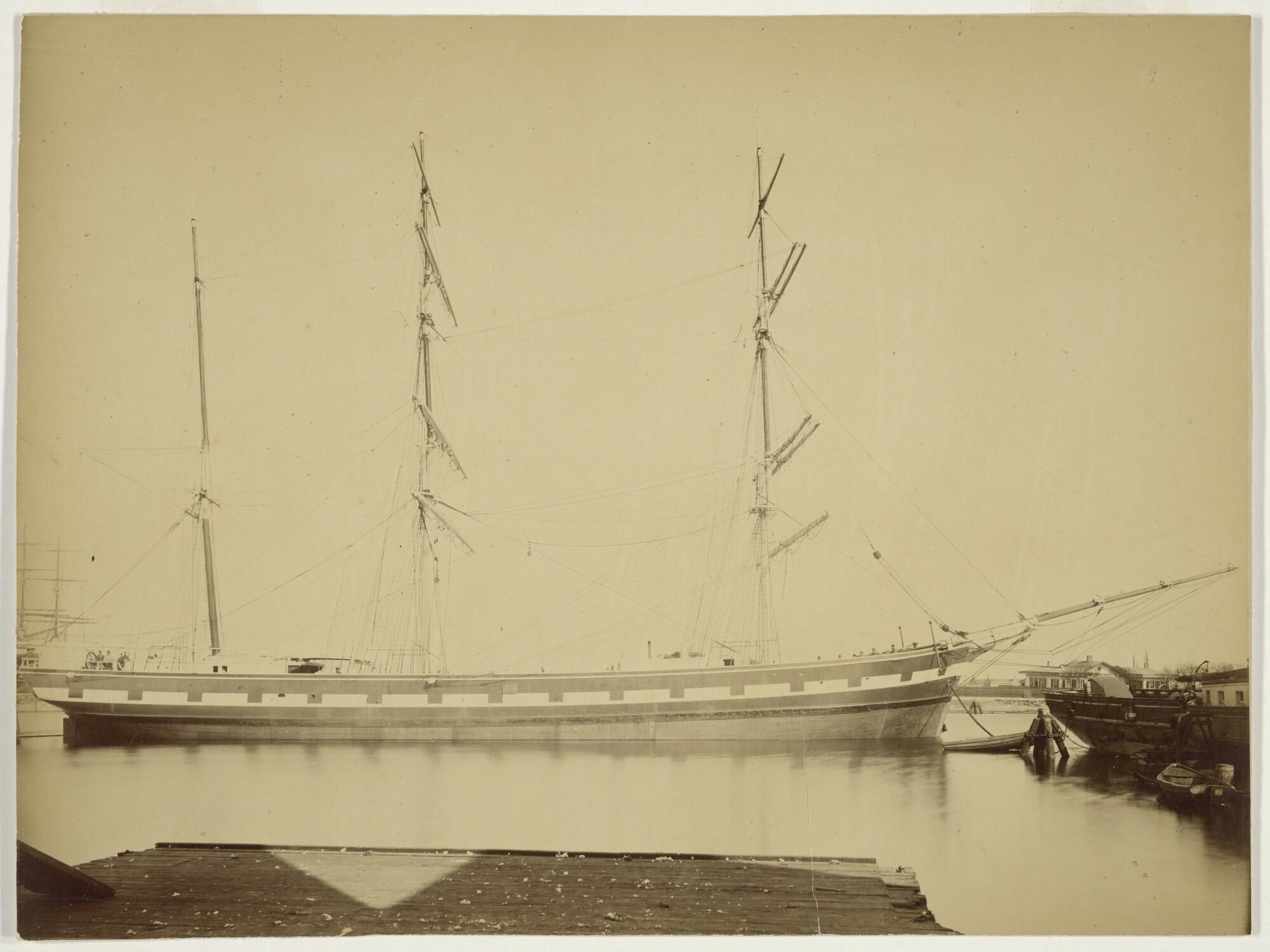 S.1156(06)135; Het barkschip 'Nachtegaal' afgemeerd aan een kade in Amsterdam; foto