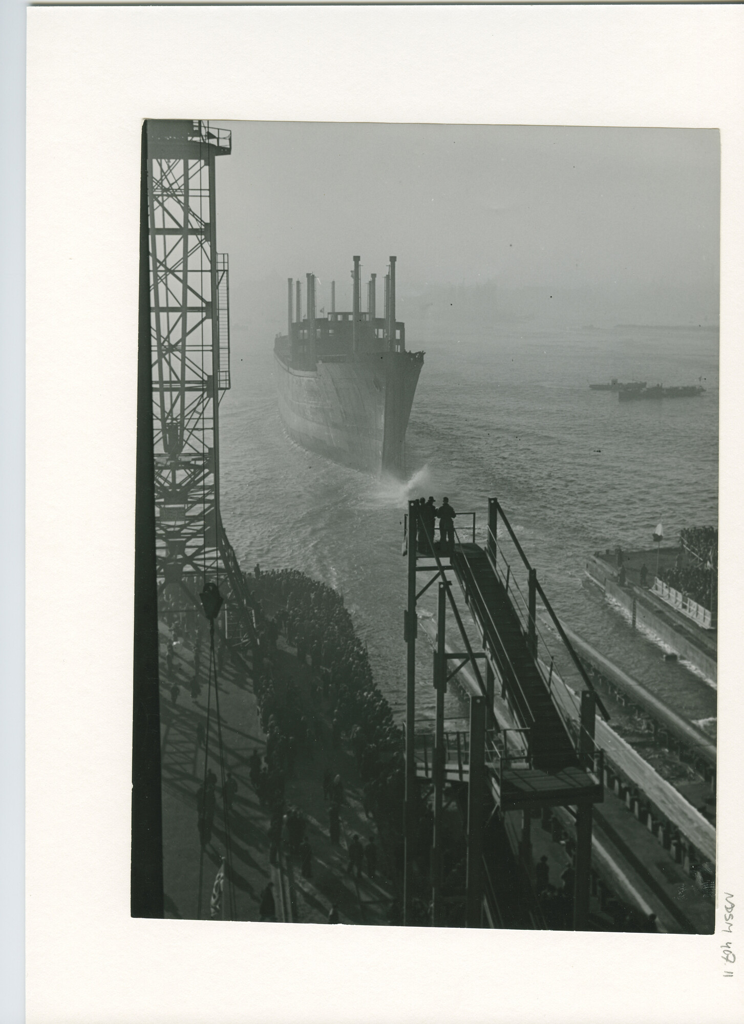 S.5444(1755)2; Foto van de tewaterlating van het vrachtschip ms. Heemskerk; foto