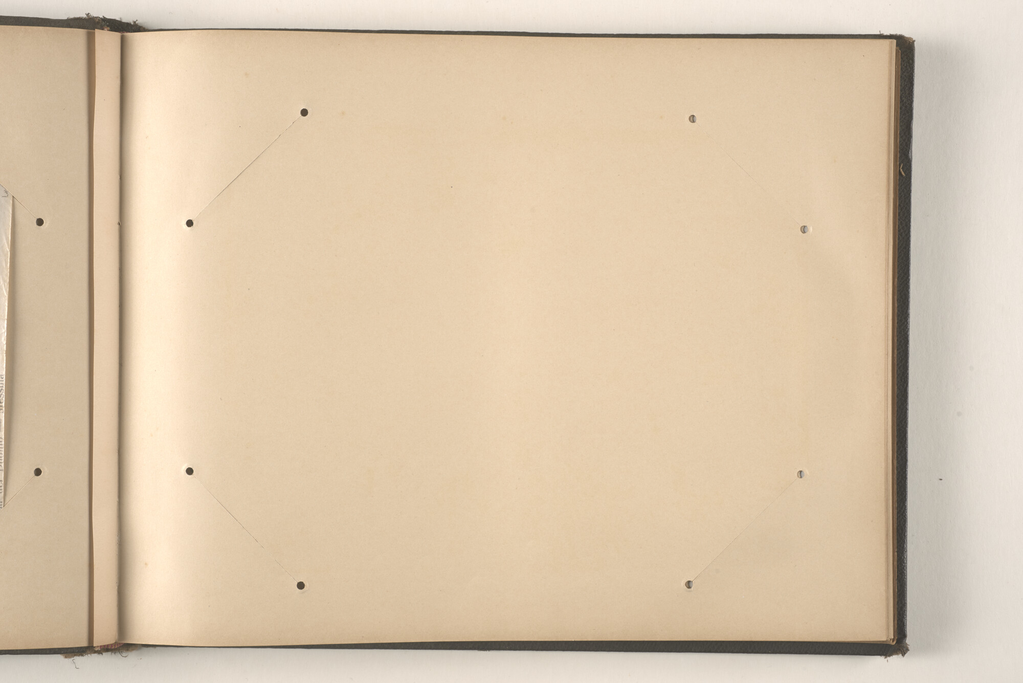 2015.0862; Fotoalbum met souvenirfoto’s verzameld tijdens de reizen van James Reginald Filz, 18 oktober 1901 t/m september 1904; fotoalbum