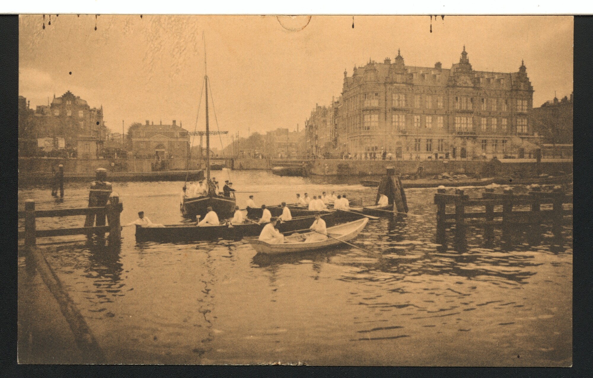 A.5678; Negen afbeeldingen van het leven in en rond de Kweekschool voor de Zeevaart; prentbriefkaart-serie