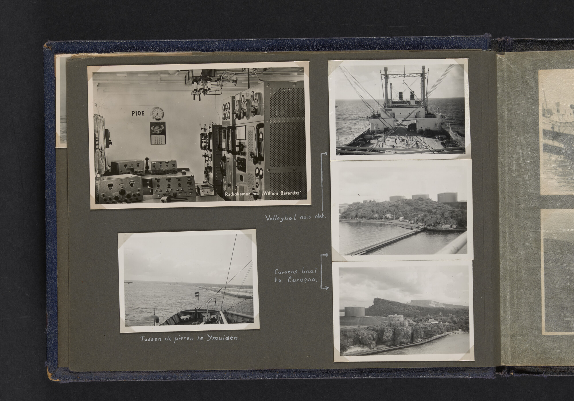 2021.0009; Fotoalbum van Joost Ossewaarde, 4e radiotelegrafist op walvismoederschip Willem Barendsz (II) en walvisjagers, met foto's van vangstseizoenen 1955-1956 en 1956-1957.; fotoalbum