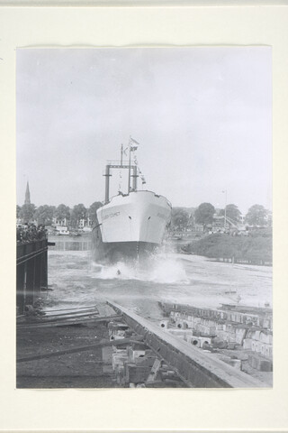 S.5219(12)0356; Foto's van de tewaterlating van het koelschip ms. 'Silver Comet', gebouwd op de langshelling van de ASM; fotoreportage