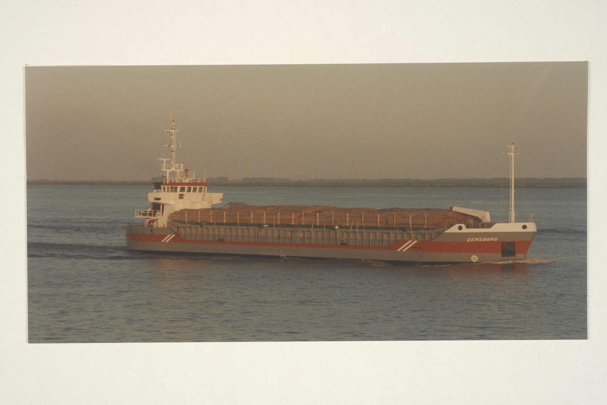 1997.4603; Kleurenfoto van de coaster ms. 'Eemsborg' van Wagenborg Shipping BV; foto