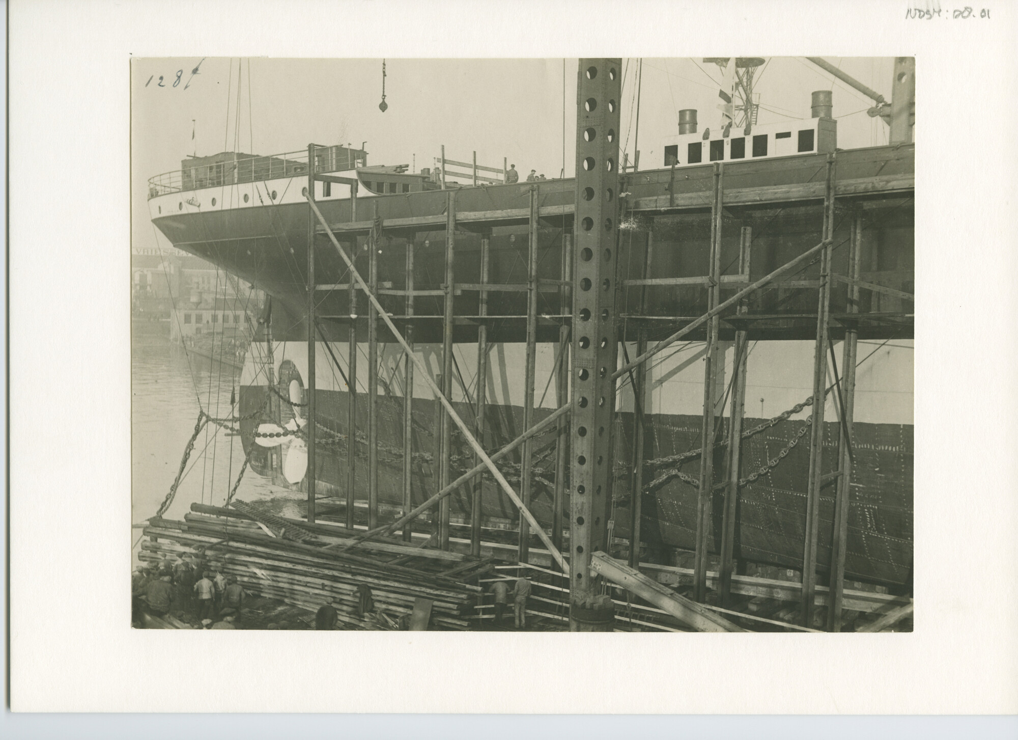 S.5444(0378)2; Foto van de tewaterlating van het vrachtschip ss. Rotti ; foto