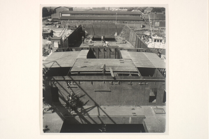 S.5219(12)0096; Foto's van de bouw van het Franse vrachtschip ms. 'Marquette' voor de Cyprien Fabre Fraissinet te Marseilles.op de dwarshelling van de ASM; fotoreportage