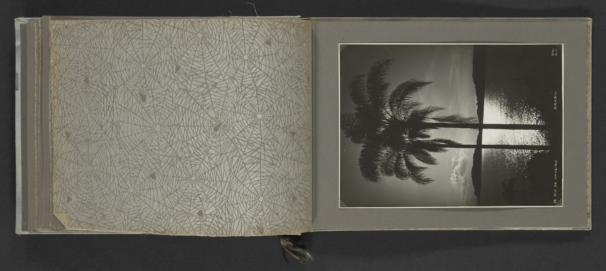2024.3841; Fotoalbum van C.J. (Kees) de Vries, machinist op schepen van de Koninklijke Hollandsche Lloyd tussen 1928 en 1934; fotoalbum