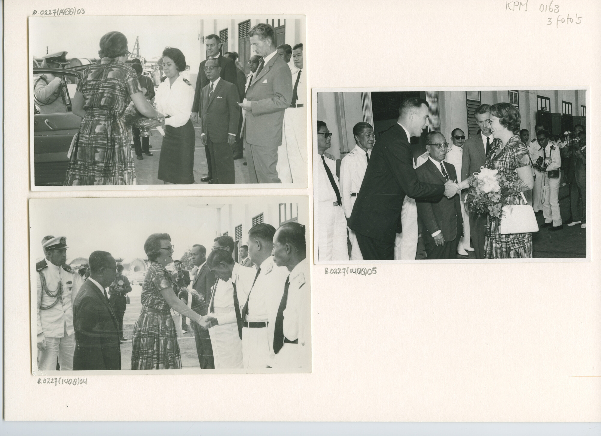 B.0227(1488)04; Foto van het bezoek van prinses Beatrix aan ms. Houtman in de haven van Bangkok; foto