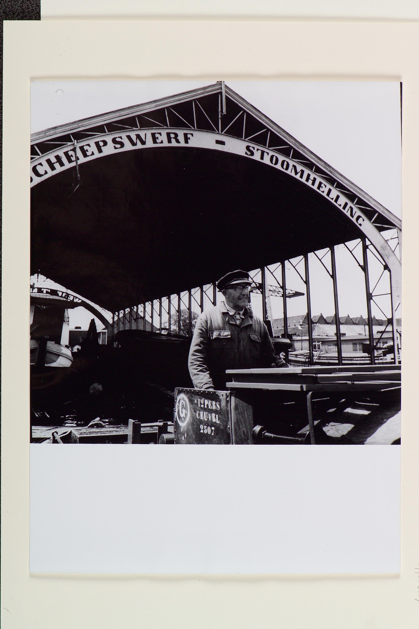 1996.3207; Foto's van de museumwerf 't Kromhout in Amsterdam aan de Hoogte Kadijk; fotoreportage