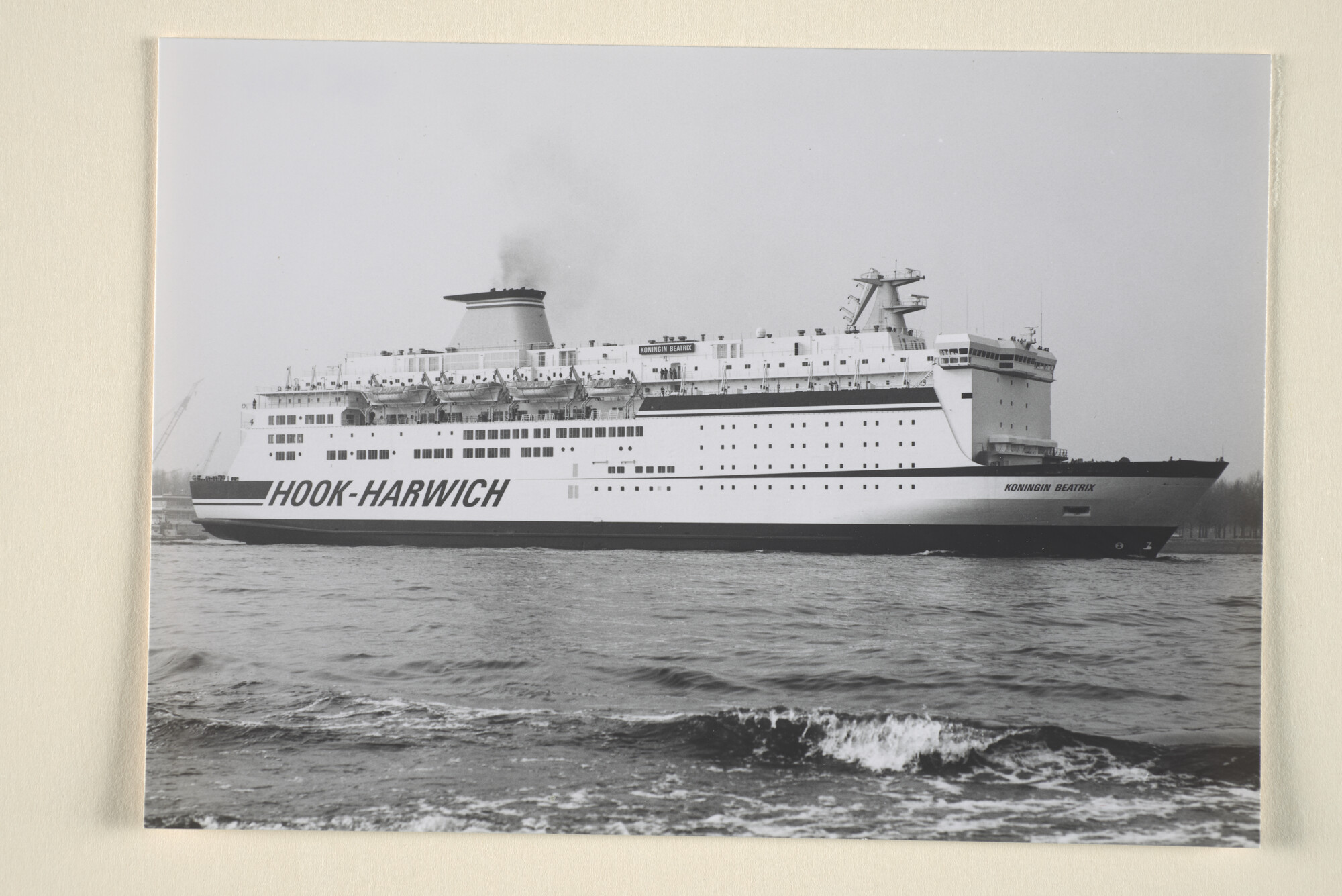 1995.5544; De veerboot ms. Prinses Beatrix van Sealink voor de dienst Harwich - Hoek [...]; foto