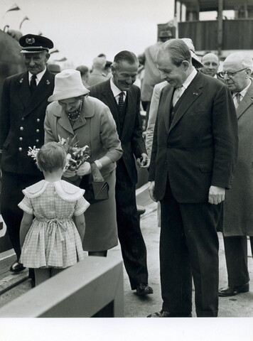 2001.1753; Foto's van de in gebruikneming van het hoofdkantoor van Reederij v/h Gebroeders Goedkoop aan de Westerdoksdijk 40 te Amsterdam in april 1962 [...]; fotoreportage