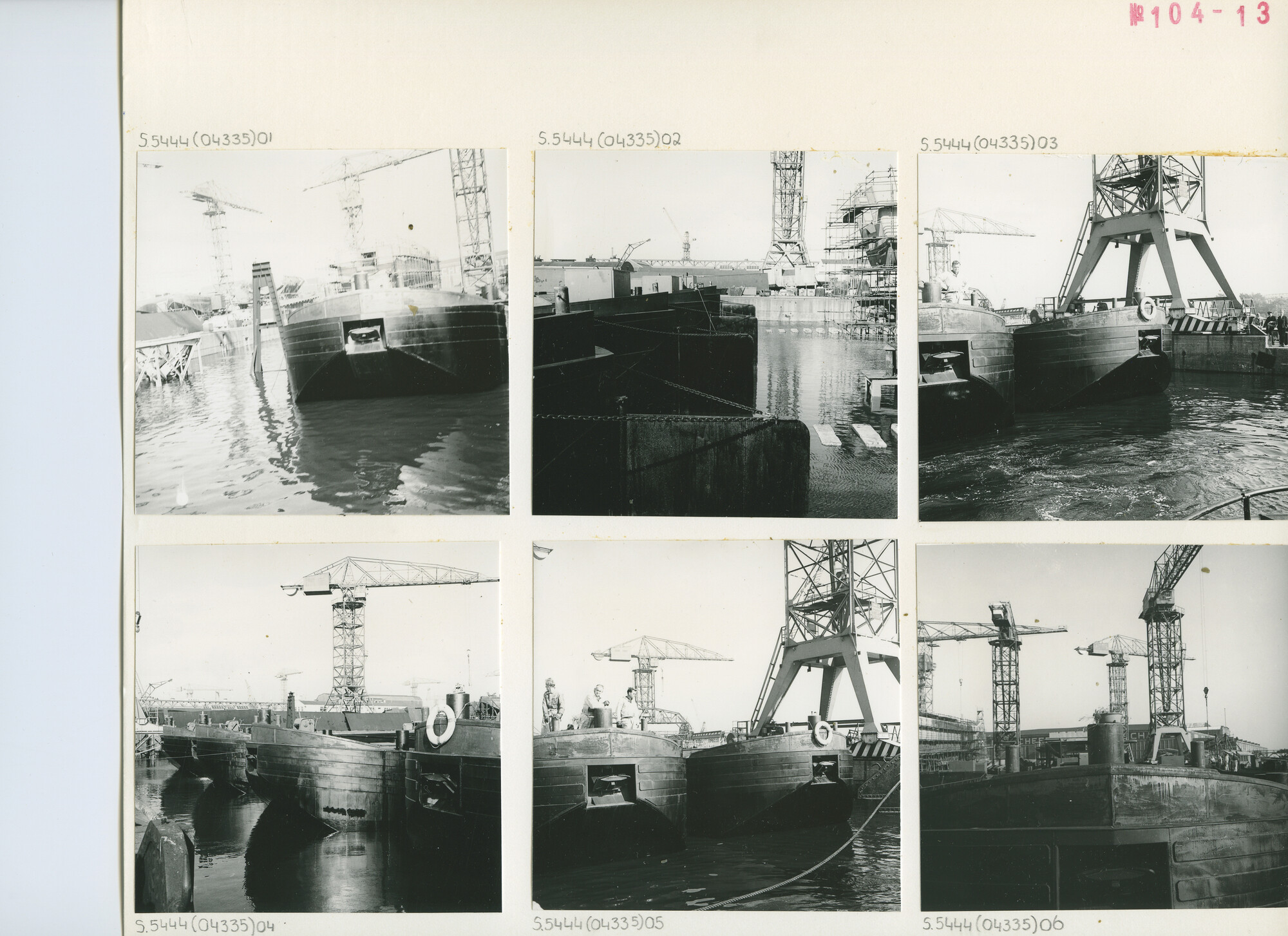 S.5444(4335)2; Elevatorbakken na de tewaterlating bij de NDSM; foto