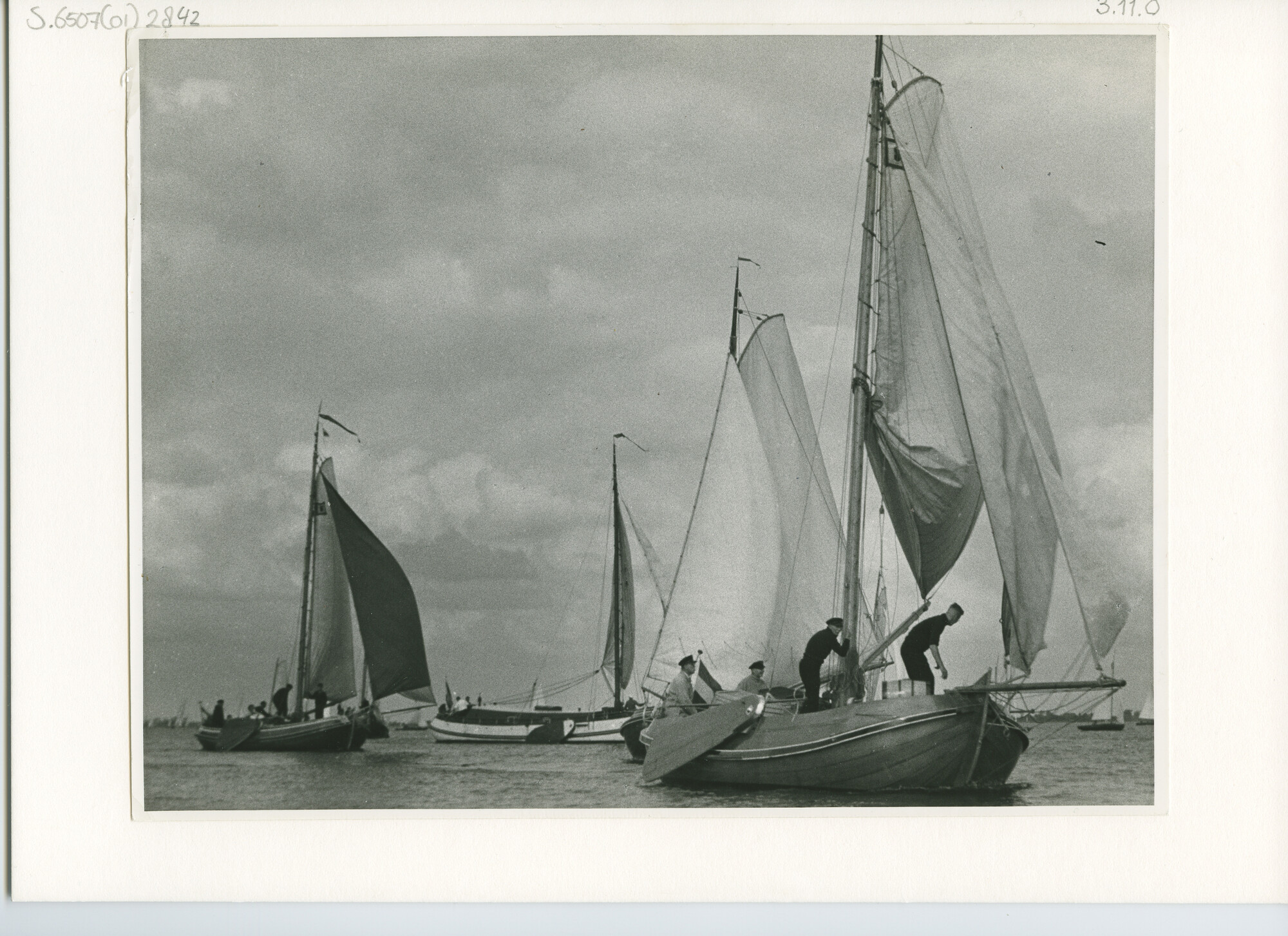 S.6507(01)2842; Start van de boeiers tijdens de Sneekweek 1956; foto