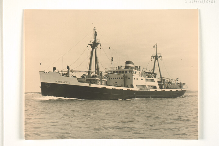 S.5219(12)0603; Het Franse (Laker) vrachtschip ms. 'Marquette' voor de Cyprien Fabre Fraissinet te Marseilles op de dwarshelling van de ASM; foto