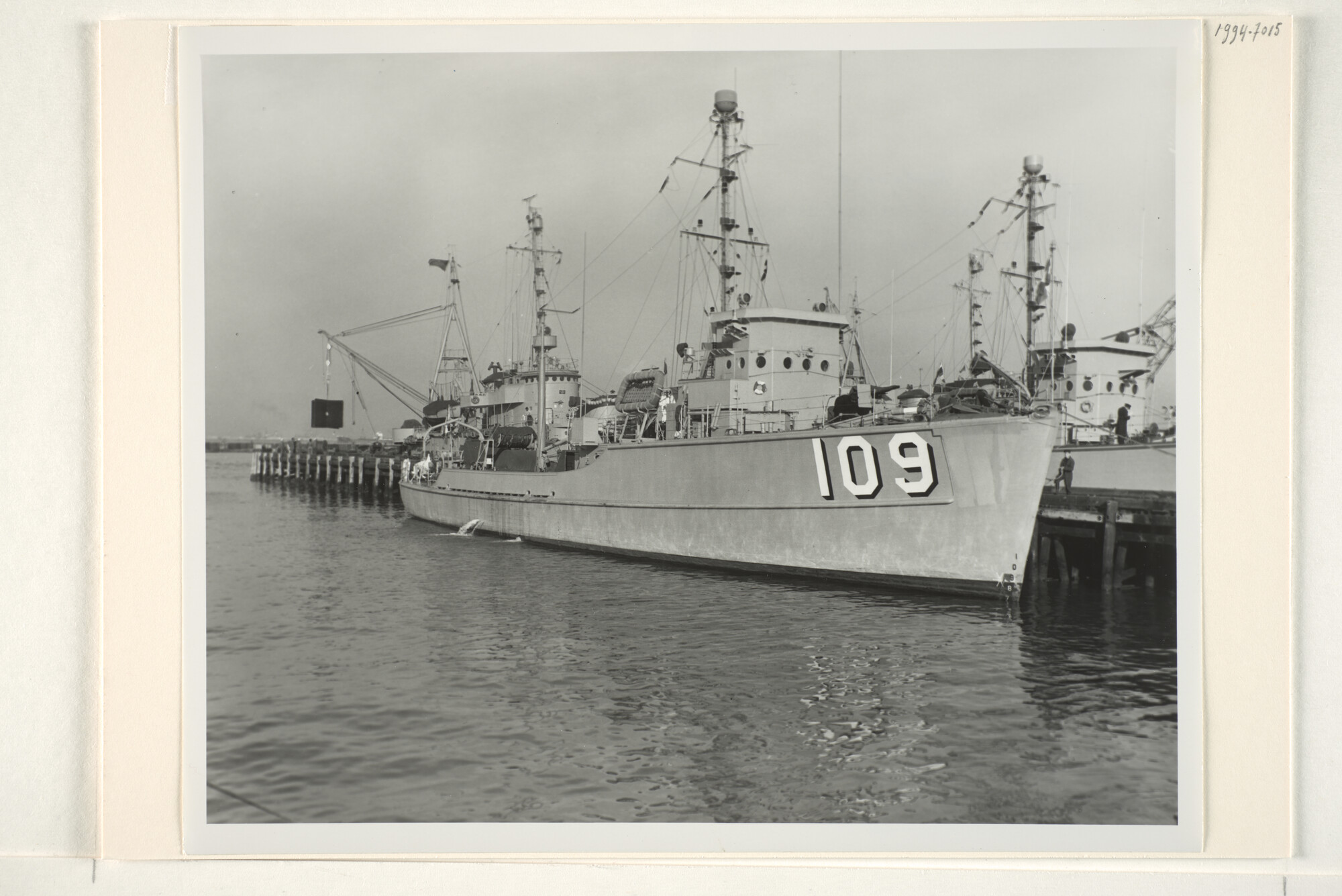 1994.7015; De kustmijnenveger Hr.Ms. 'Bolsward' (M 846); foto