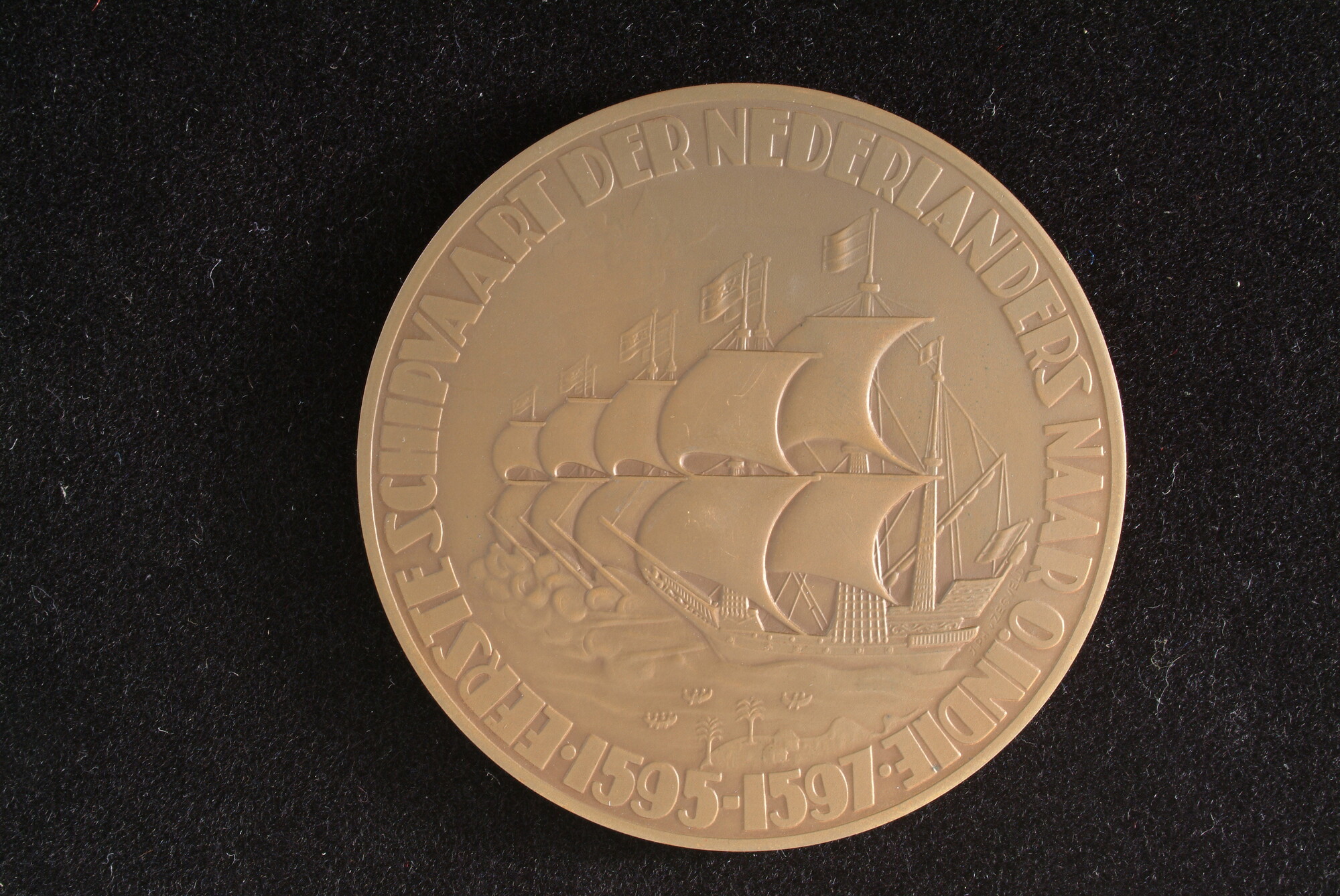 S.5064(124); Penning op de Eerste Schipvaart naar Oost-Indië, 1950; penning